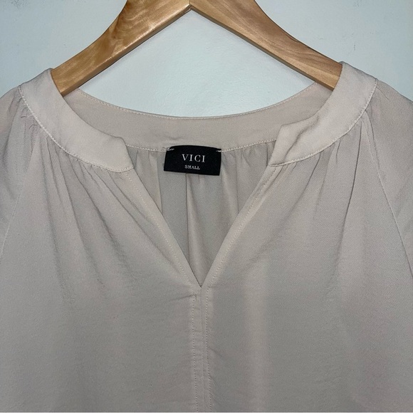 Vici Blouse Women’s Size Small Beige Ivory Bishop Long Sleeve Flowy Lightweight - Picture 5 of 7